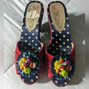 Poretic licence heels